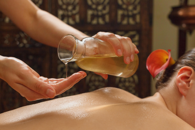 オイルマッサージの施術